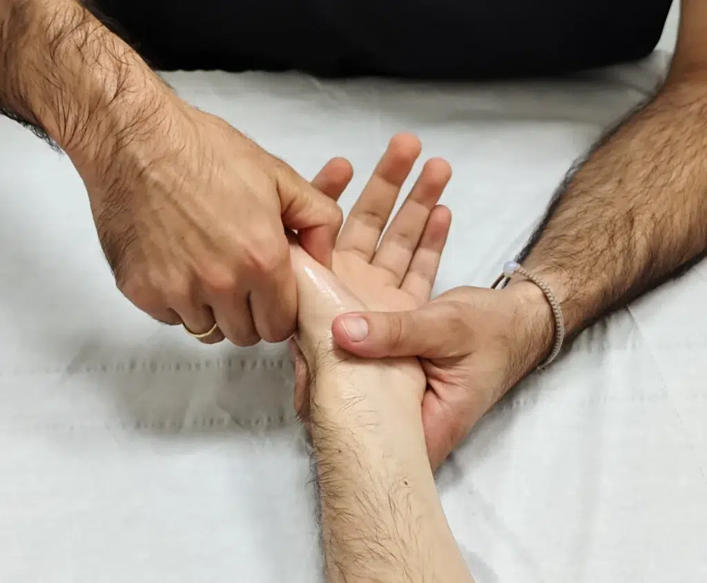 Ejercicio movilidad para la recuperación de la tendinitis de De Quervain tras la cirugía